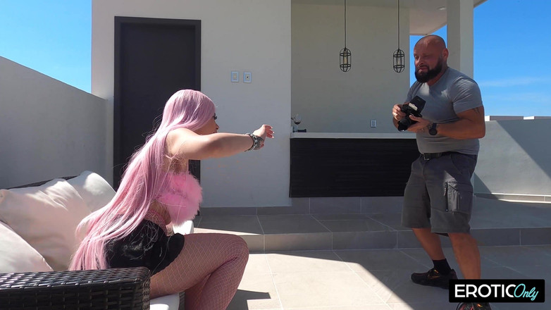 MILFFreaksX: Kariyer yapmak istiyor ve buna çok çaba harcıyor