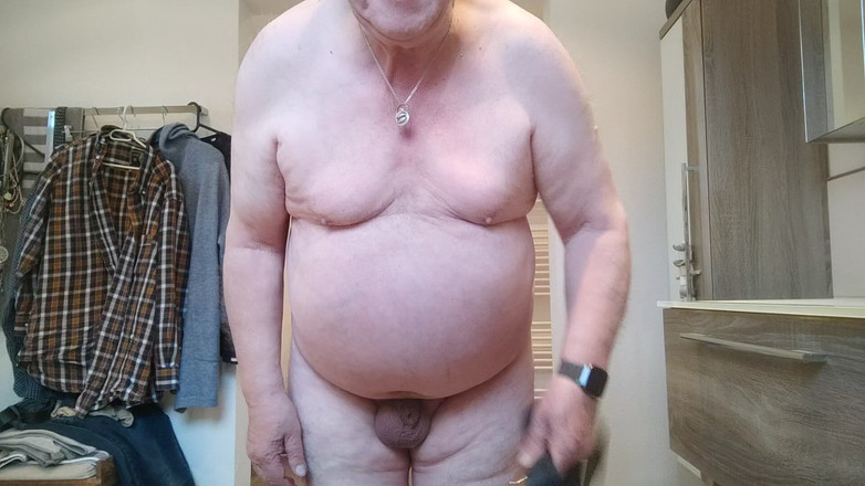 Karlchengeil: cintura prima della doccia