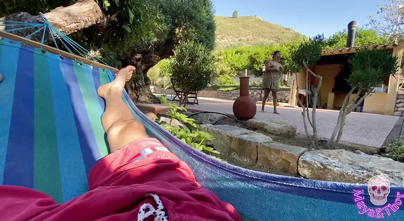 Mayay Thor X: バケーション中のプール付きキャビンでのセックスアドベンチャー