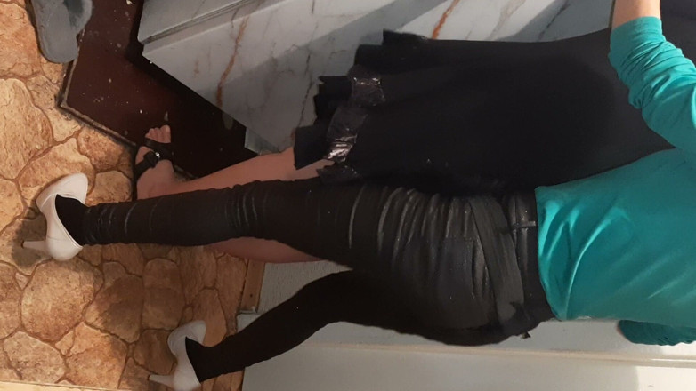 Lesbian-candys: Guardo e mi masturbo mentre la mia ragazza scopa la...
