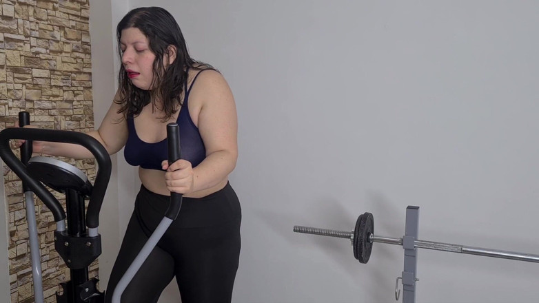 Alice H: Elle tousse en forme à la salle de sport