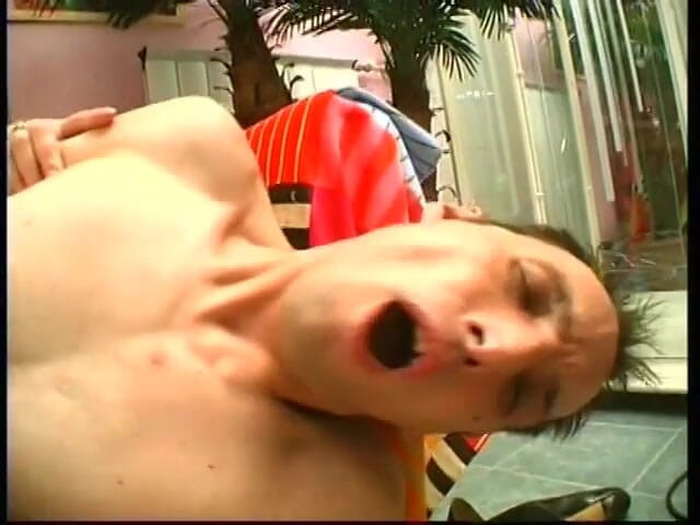 Give me BBW: Tlustá děvka v prádle šuká chlapa do zadku se sexuální hračkou...