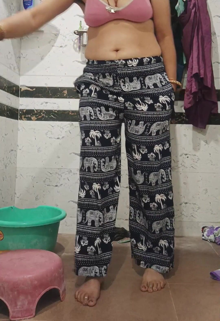 Priyahot77: Priya bhabi ripresa in video sexy del suo gran culo