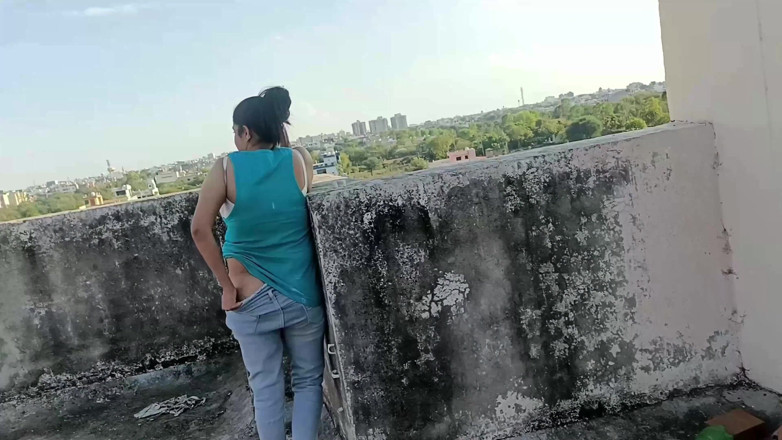 Yourdidipriya: Una ragazza sexy in piedi sulla terrazza e l'ha scopata...