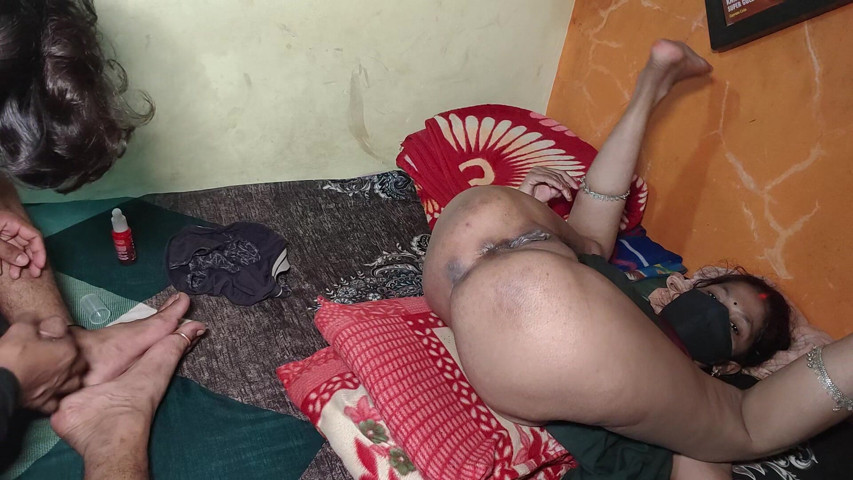 I Lovingly Called the Neighbour Aunty Home, Made Her Slee P on the Bed and Then Fucked Her Ass. (Meri sexy wife fuck)