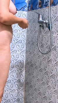 Ele me fez gemer o melhor sexo no chuveiro
