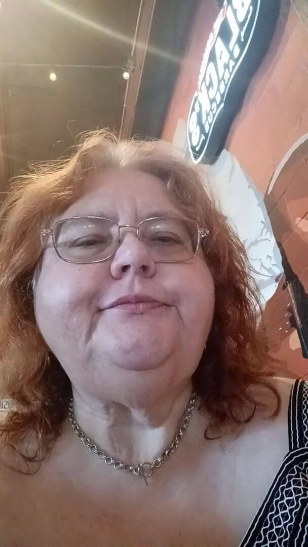 BBW nurse Vicki adventures with friends: Смачна вечеря з ребристими стравами в магазині старого барбекю