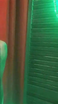 El diablo Twink Jon Arteen hace un striptease sexy para Halloween