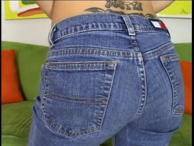 Point of View Productions: Sexy ragazza mora drena un grosso cazzo al casting