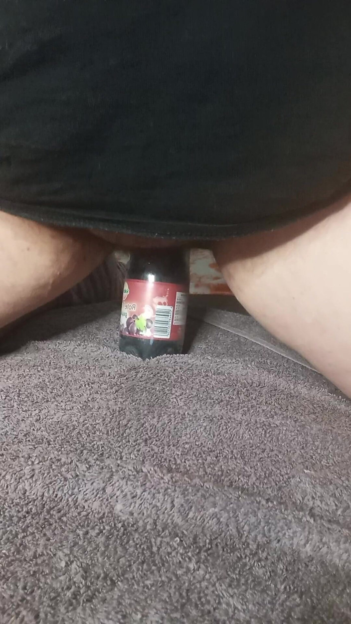 Jonas1996: I Fuck a Bottle