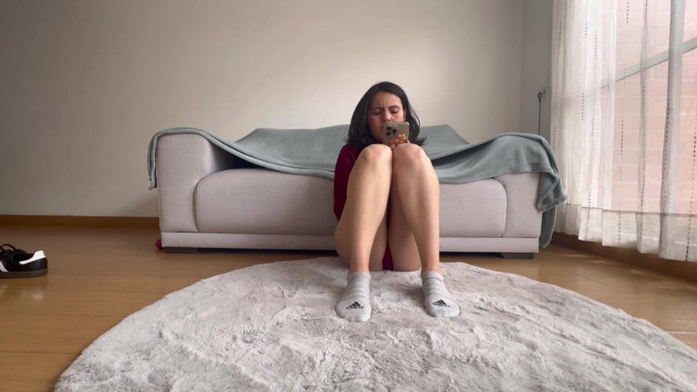 scarlettandc: 巨人フェティッシュとレズビアンとのくすぐり