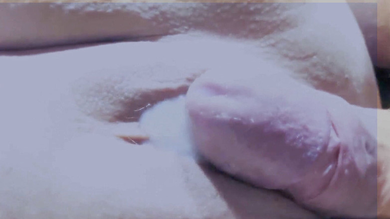 Cpt. Flint: 보지를 마사지하고 정액 클로즈업 촬영하는 거유