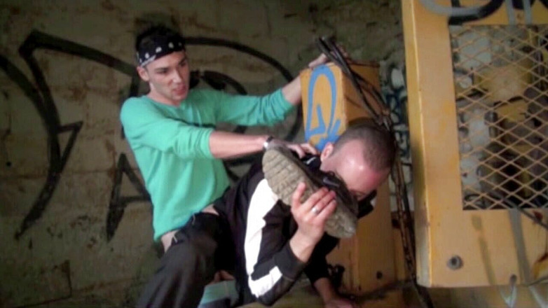 Sneaker Sex Kinky: Твинки покорили кроссовки по месту круиза