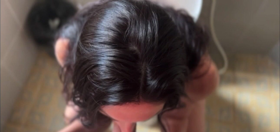 LizaVirgin: ลูกเลี้ยงของฉันแอบดูฉันในห้องน้ํา