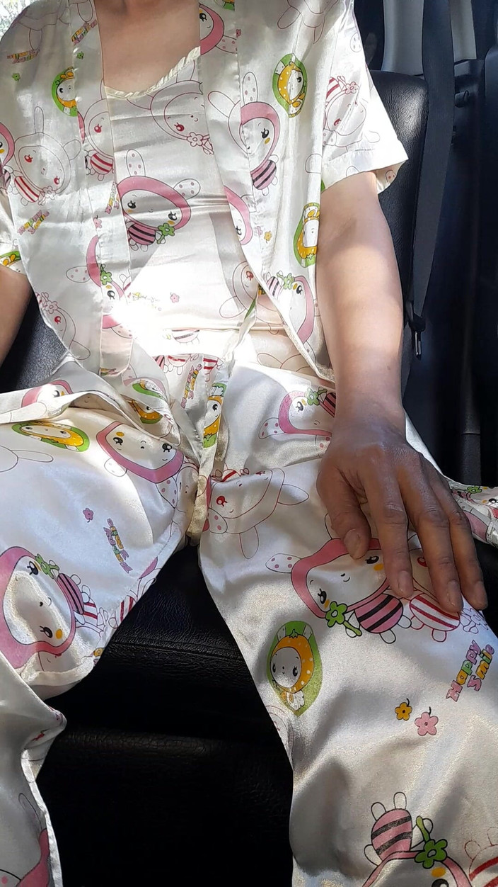 Naomisinka: Crossdressing und sperma in Satin schlafanzügen mit Kimono-Set