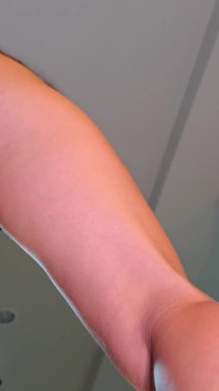 Down View com orgasmos de masturbação na cam facial