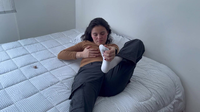 scarlettandc: Wanita menyentuh dirinya sendiri dan mengalami orgasme menyentuh, mencium dan...