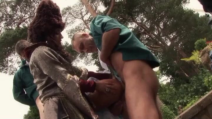 Hot Girlz: Sexy kočka dostane hardcore a drsnou penetraci od domovní domovníka