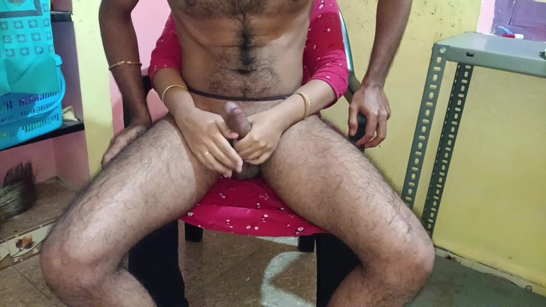 Mami4711: Heimstuhl in mädchen enges-funkeln und großes essen, heißes video