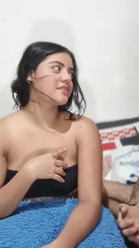 Meu meio-irmão mais velho vem ao meu quarto, me seduz e coloca o pau dele na minha vagina