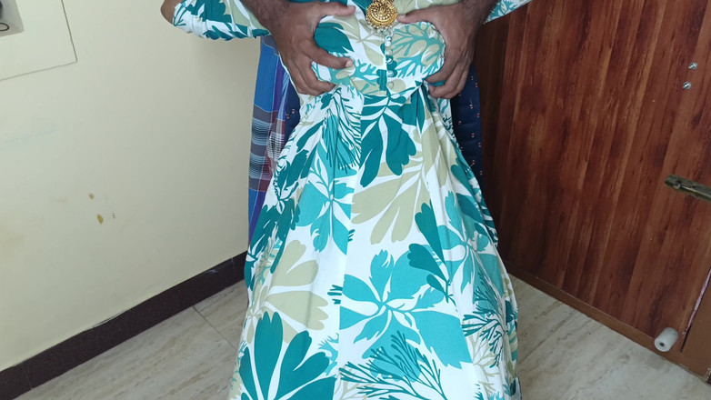 Laxi ammu: Estudante universitária infiel