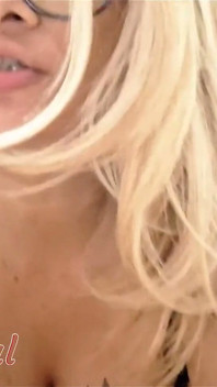 Právě ukazuje trochu, jaké to bude, když se mnou zařídíte rande a mluvíte o mužích v porno kině Cumm