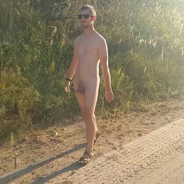 Aleks Ray: Passeggiate nudiste russe nella natura
