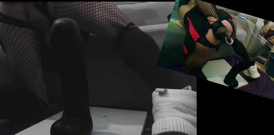 Damaged Hole: Tiga Dildo Terbesar Saya Menembus Lubang Pantat Saya yang Ketat