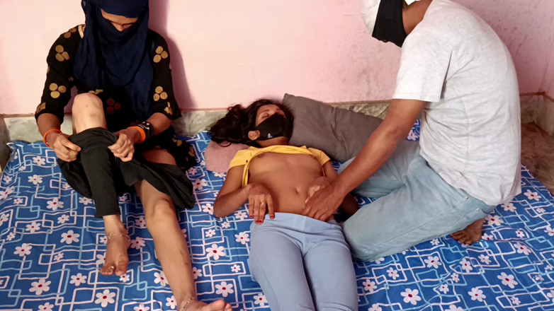 HousewifeGeeta: kunvaari shaadishuda sauteli bahan ke saath tin logon vaali chudaee...