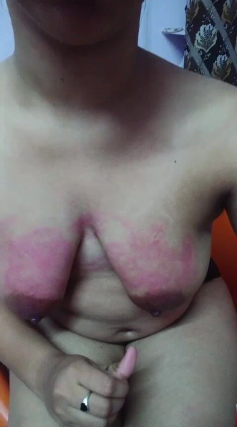 Hotty_sirisha: 我胸部上的口红