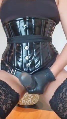 DominaFireOfficial: Strapon uctívání POV