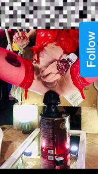 Sissy transvestiert, lace bustier springt in riesigen großen schwarzen dildo