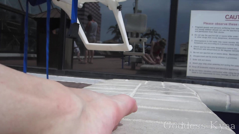 Kyaa Chimera: Zeița bikini Ignorare