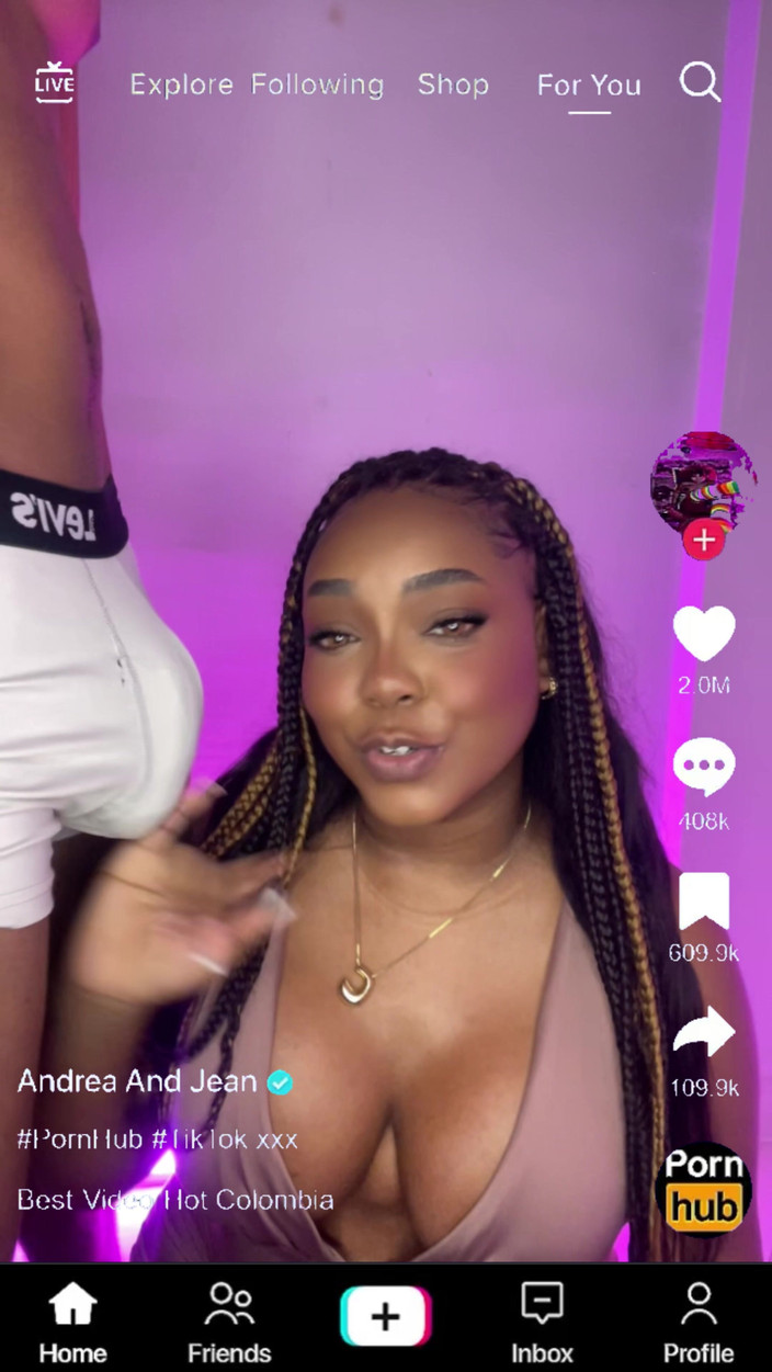 AndreaAndJean: Kolombiyalı tiktokçu üvey kız kardeşim yüzüne boşalmama izin veriyor canlı tiktok