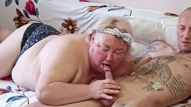 Zona901: Dziewczyna ssie kutasa i dostaje spust na twarz