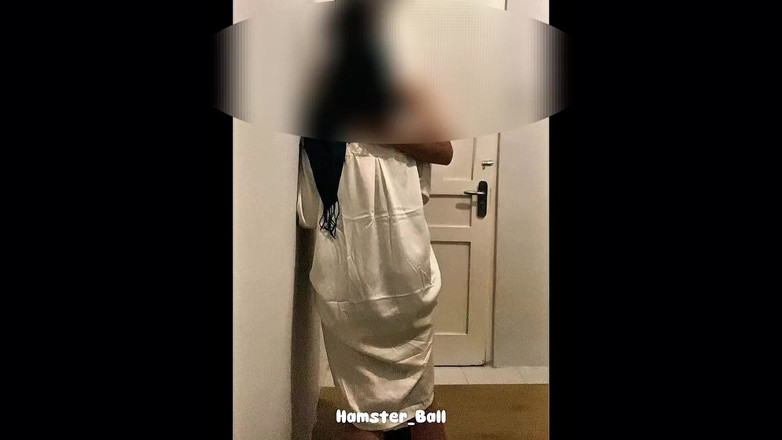 Hamster_Ball: Hampir ditangkap!! Mengongkek tudung kecil molek