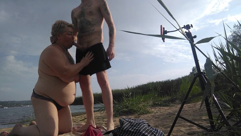 Zona901: Blowjob and cum in mouth on a beach