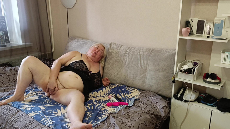 Zona901: Üvey anne seks sohbetinde amını okşuyor