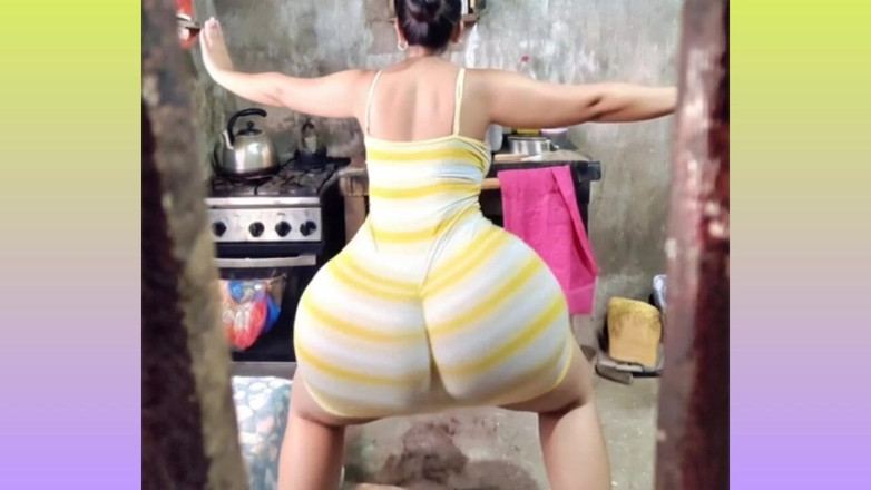 Xprohibidox1: Mujer de botín grande bailando con su vestido de rayas