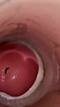 Camera in diep poesje vangt enorme ejaculatie van sperma