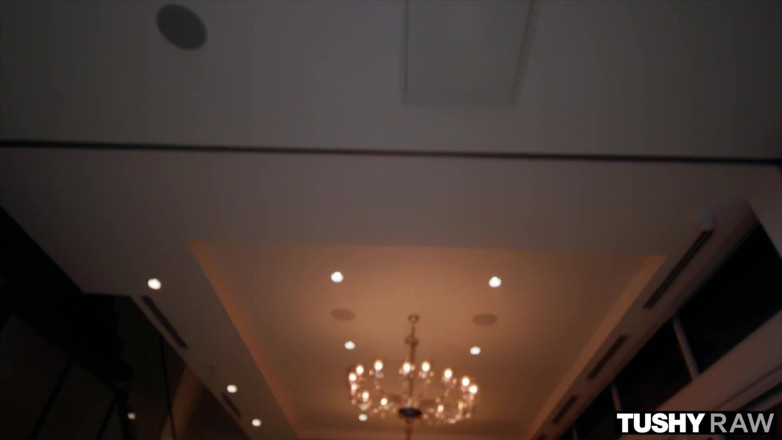 Tushyraw: Tushyraw petite Gia älskar att gapa hennes tajta rövhål vid