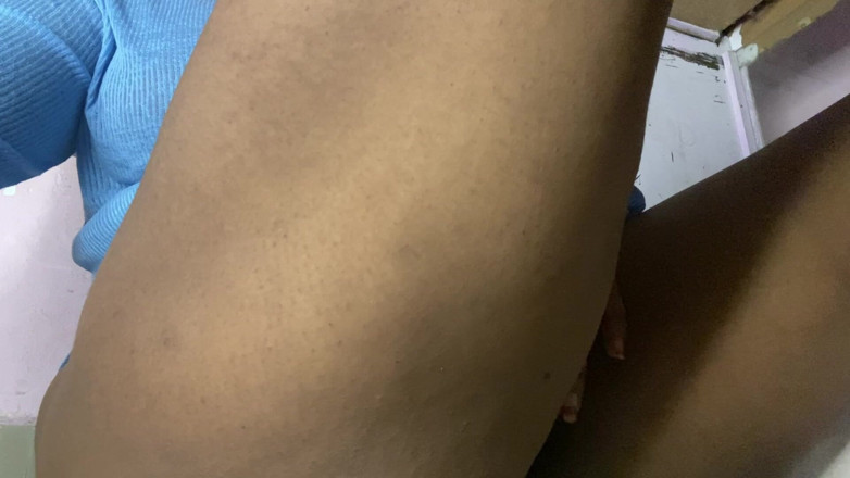 Angoori: Desi XXXのバービーの膣指の動画