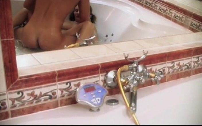 Inhonorof porn: Тинку трахнули в ванне