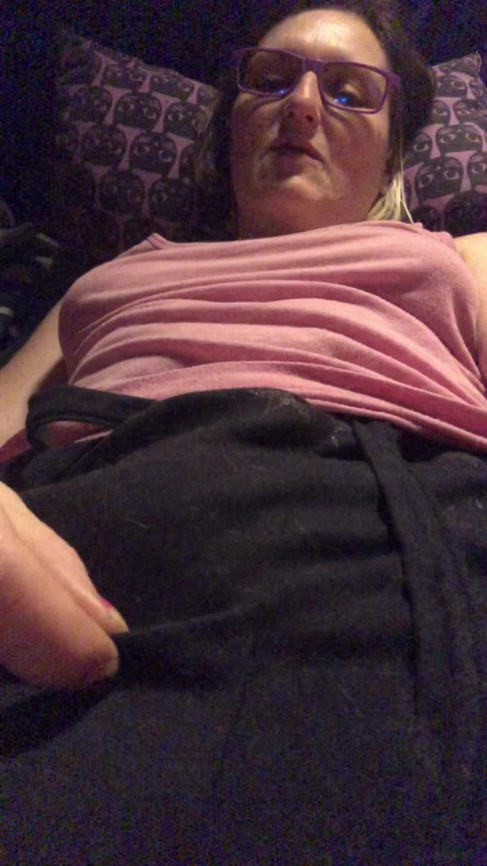 MistressWriggler: 금속 공을 짜면 오르가즘을 만들 수 있습니다. 풀 영상!