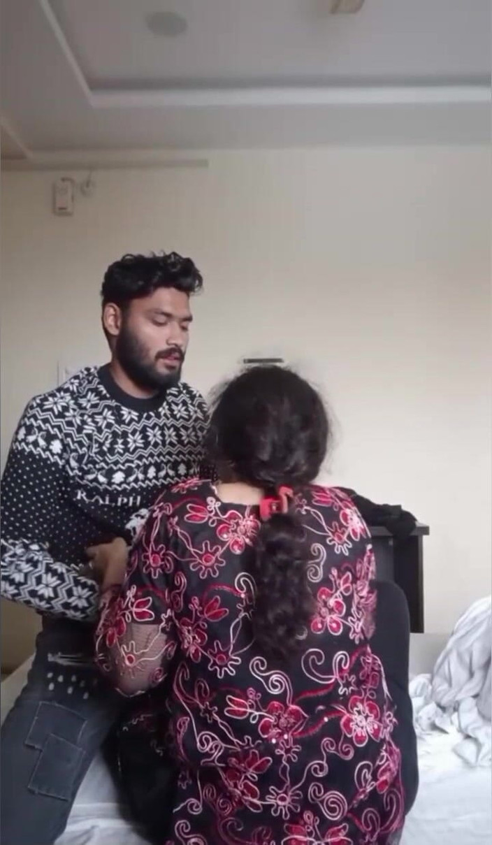 Akashamunir: मेरी हॉट भारतीय प्रेमिका मेरे दोस्त के घर में पहली बार चुदाई करती है हॉट भारतीय लड़की 18+ सेक्सी - पूरा हिंदी ऑडियो