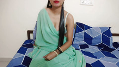 Saarabhabhi6: DesiインドIndu Chachi Bhatija Mukul性別ビデオBhatijaはAunty温泉Indu Chachi吸いフルといちゃつくことを試みました