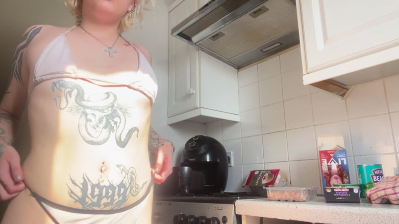 Glitterqueen1999: Airfrying und deinen kleinen schwanz essen