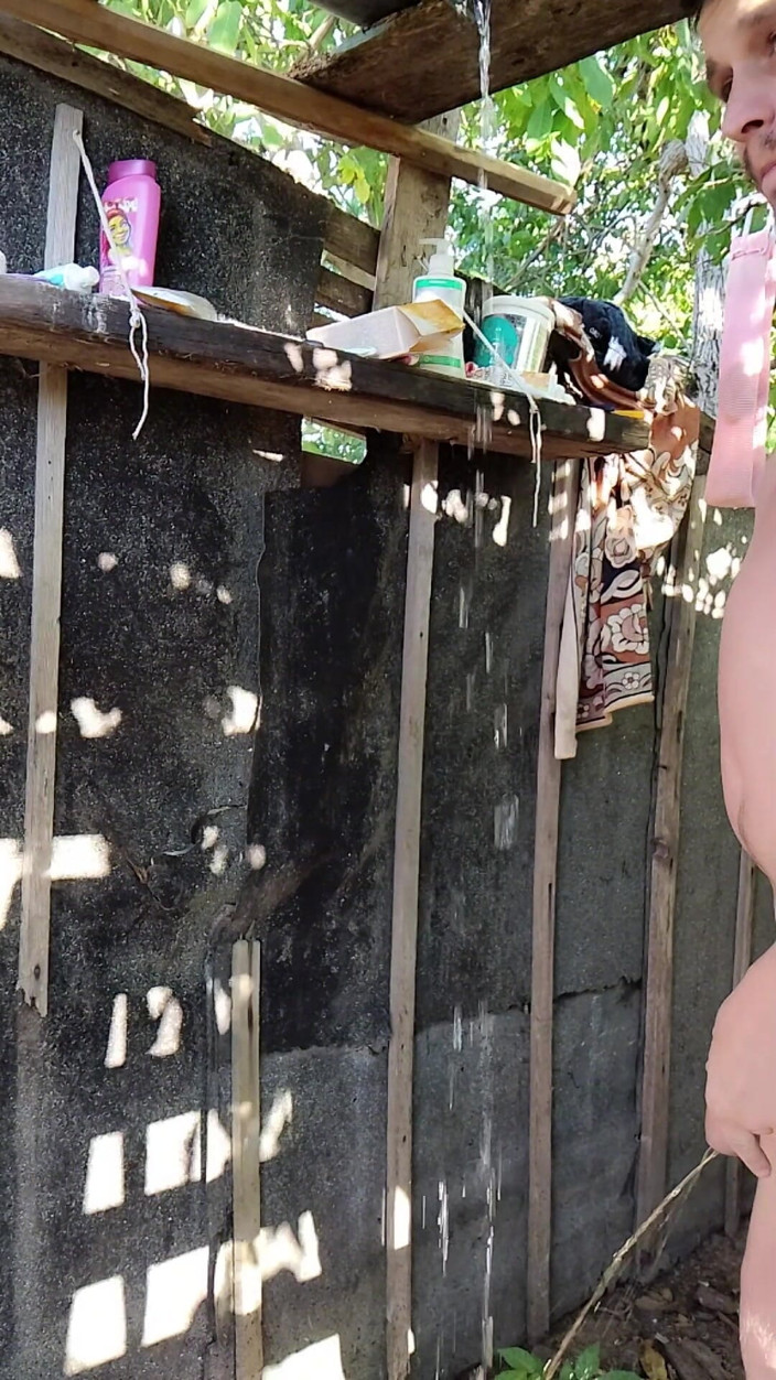 SchoolPrincess: Cuplu Cu Sex Oral La Duș În Aer Liber