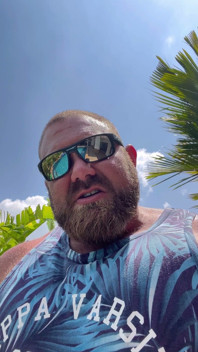 Jack Stacked - gros pieds musclés et taquinage intense de dessous de pieds au bord de la piscine