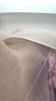 Beth Bennett - seduta in faccia in collant
